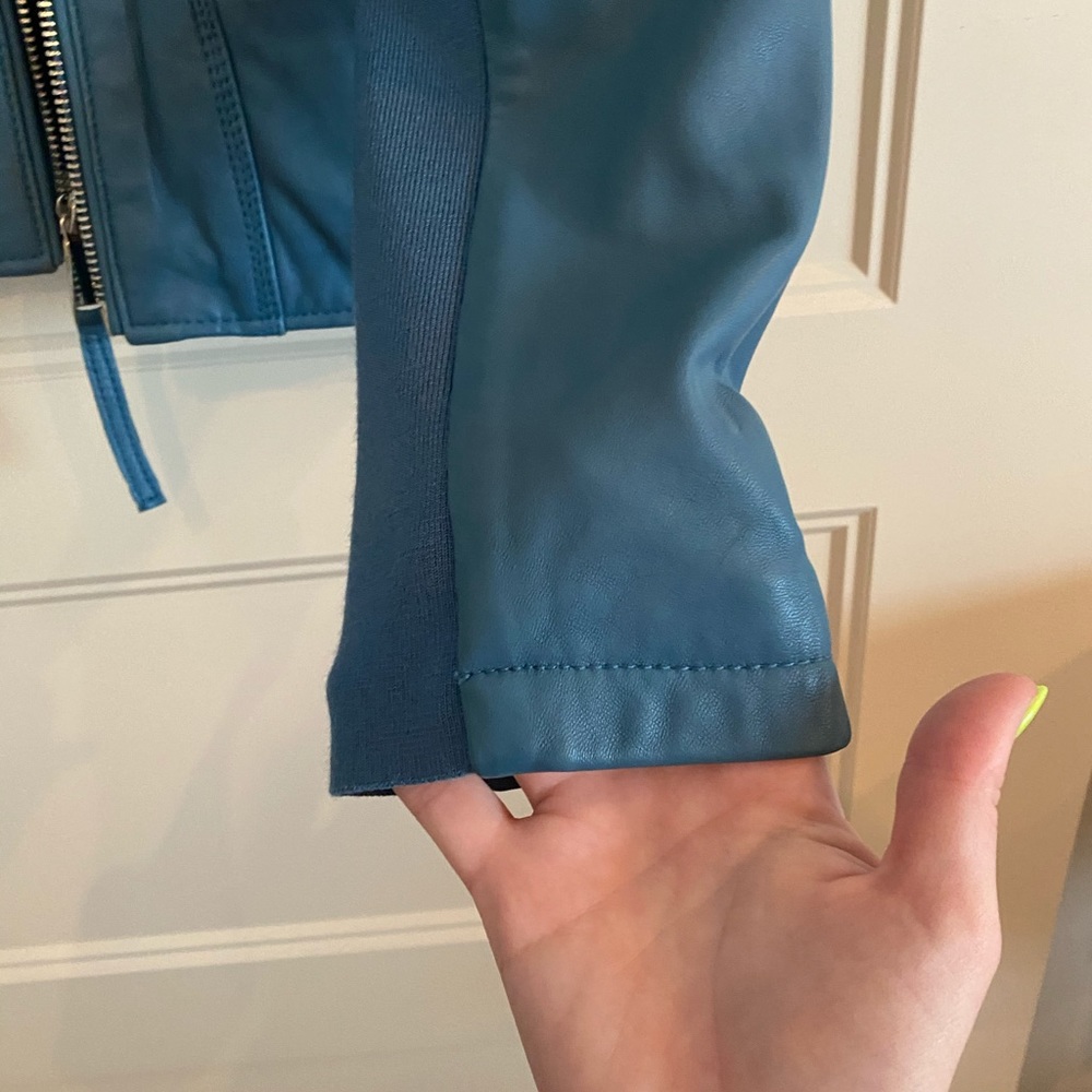 Neiman Marcus 100% leather blue jacket! - Picture 3 of 7